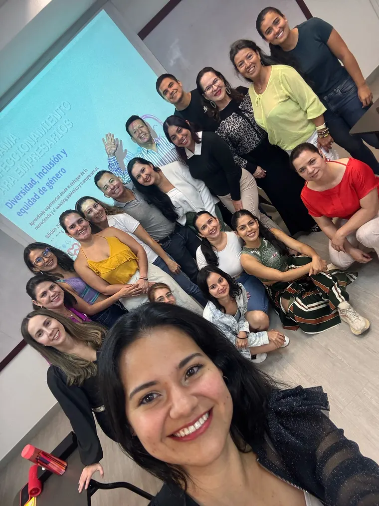 Grupo de participantes de un programa de formación de Histhana
