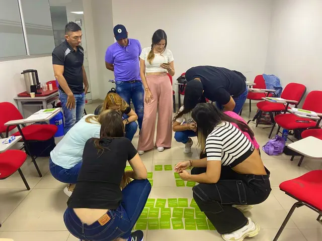 Participantes en un aula durante una jornada de formación de Histhana